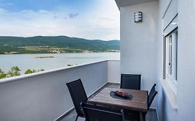 Apartmani Neva, Pridraga