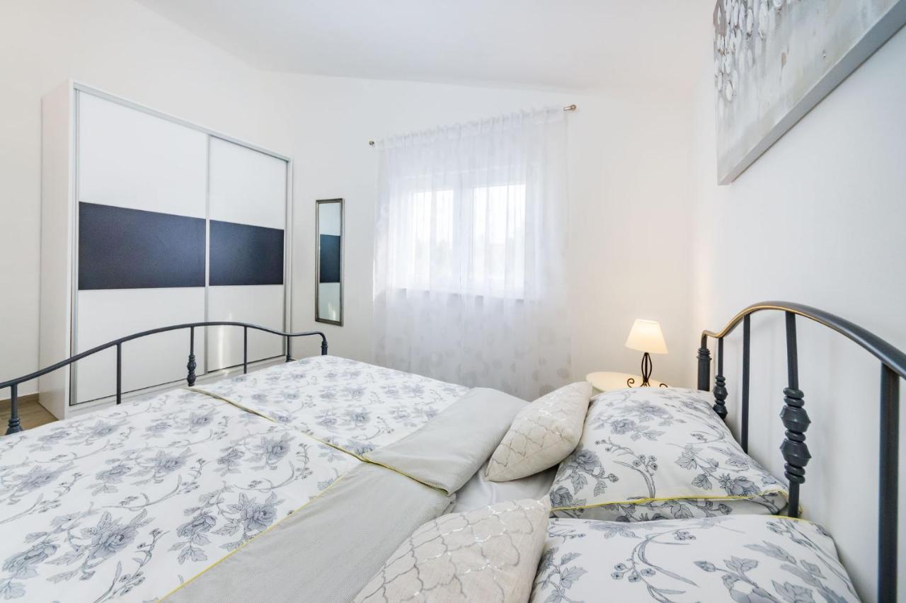 Apartmani Neva, Pridraga Kültér fotó
